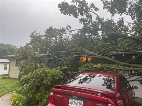 Winds peak around 80 mph, scattered damage in St. Charles County from storms